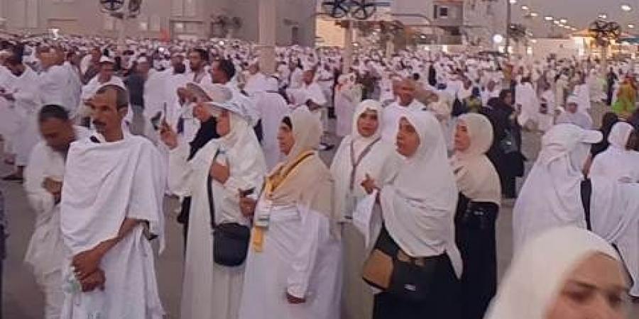  لفتة إنسانية من الداخلية ..أسر الشهداء رموا الجمرات فى مشهد مهيب - تواصل نيوز