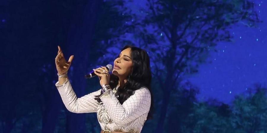 أحلام تردّ على سؤال غريب عن المال والجمهور يتفاعل - تواصل نيوز