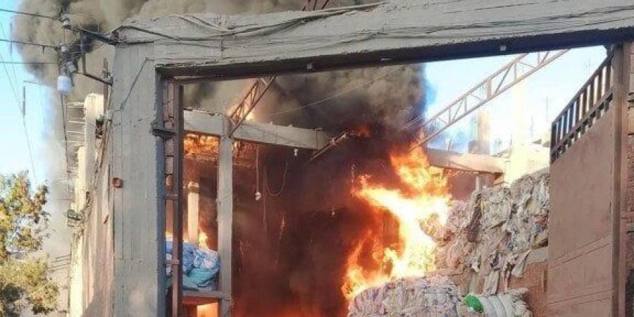 السيطرة على حريق نشب داخل شقة سكنية بالخليفة - تواصل نيوز
