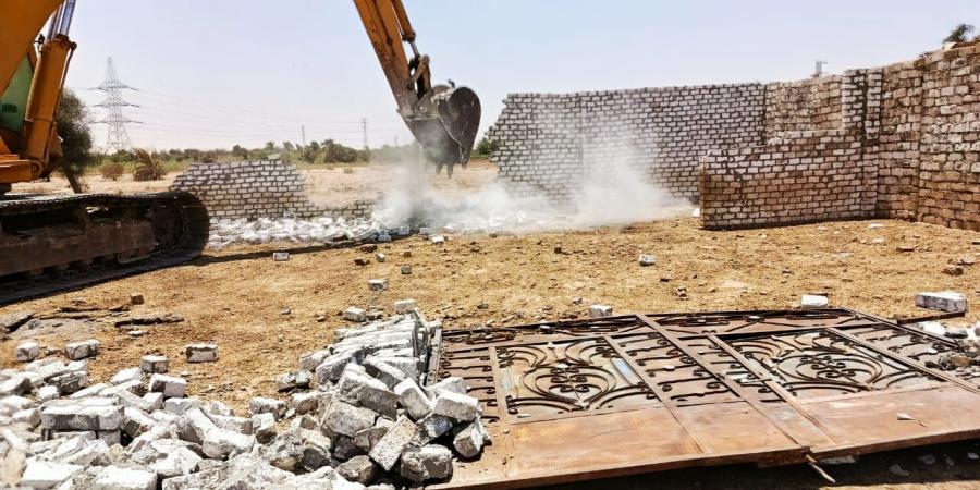 محافظ أسيوط: لا تهاون مع مخالفات البناء خلال إجازة عيد الأضحى - تواصل نيوز