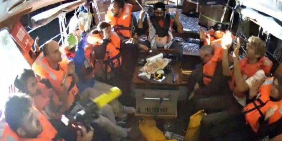 وزير الخارجية الفرنسي: طالبنا السلطات الإسرائيلية بتأمين حماية قنصلية لمواطنينا على السفينة مادلين - تواصل نيوز