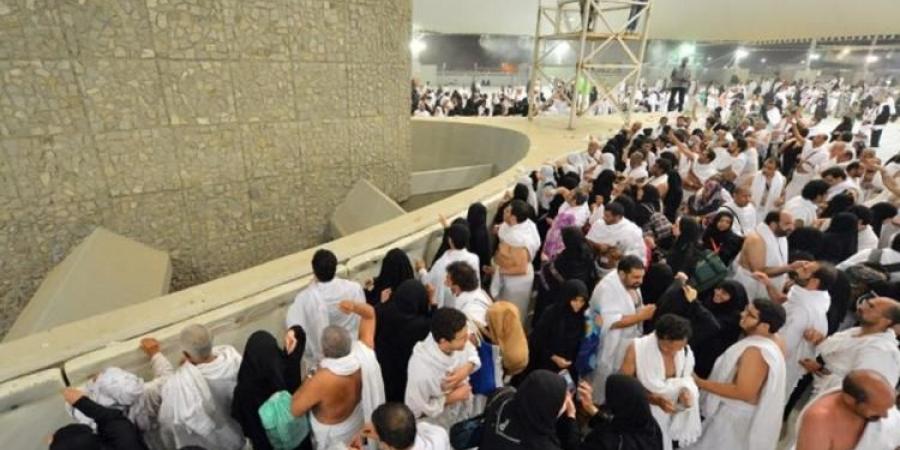 ضيوف الرحمن يختتمون رمي الجمرات في ثالث أيام التشريق - تواصل نيوز