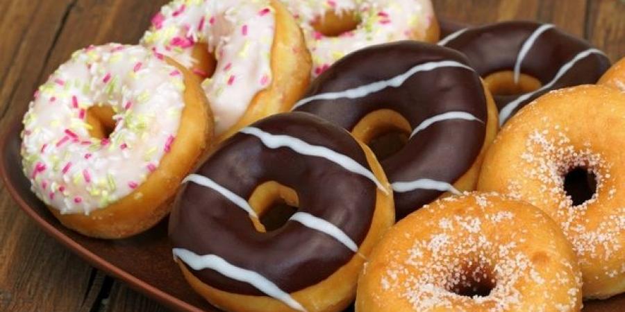 أصل الدونات وسبب وجود حفرة في وسطها.. معلومات مدهشة عن الحلوى اللذيذة - تواصل نيوز