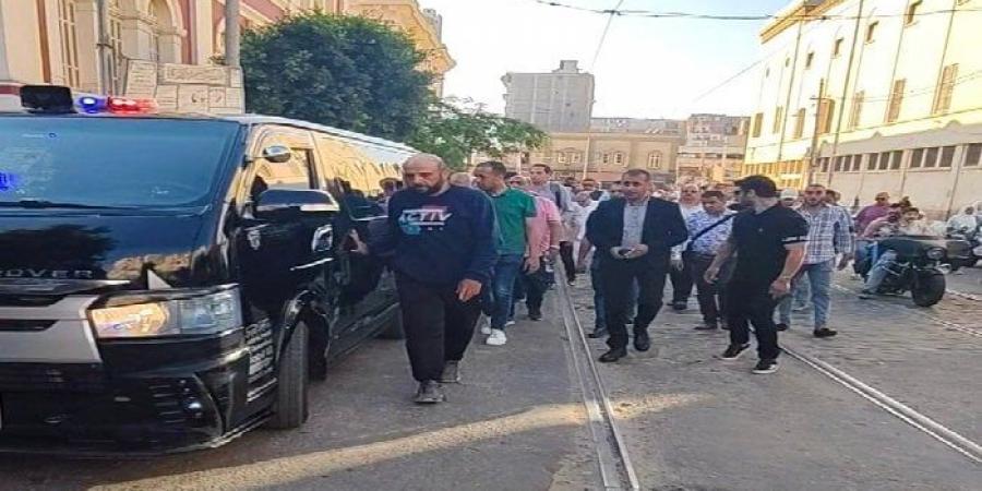 في جنازة مهيبة.. الآلاف يشيّعون جثمان محمود صلاح ضحية العاصفة الثلجية بالإسكندرية - تواصل نيوز