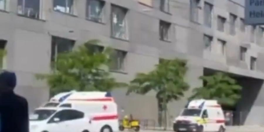 «منفذ الهجوم طالب».. مقتل 8 أشخاص وإصابة آخرين بهجوم مسلح على مدرسة بالنمسا|صور - تواصل نيوز