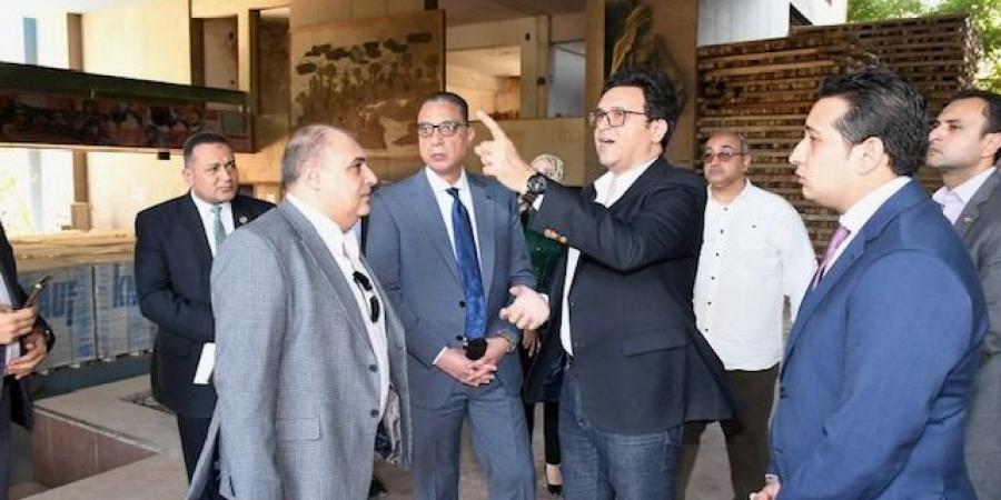 وزير  الثقافة يتفقد أعمال التطوير والصيانة بقصر ثقافة الفيوم - تواصل نيوز