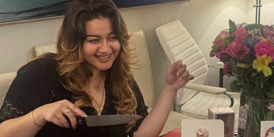 بعد احتفالها بعيد ميلادها الـ 20.. جنا عمرو طفلة فيلم خطة جيمي تتصدر التريند - تواصل نيوز