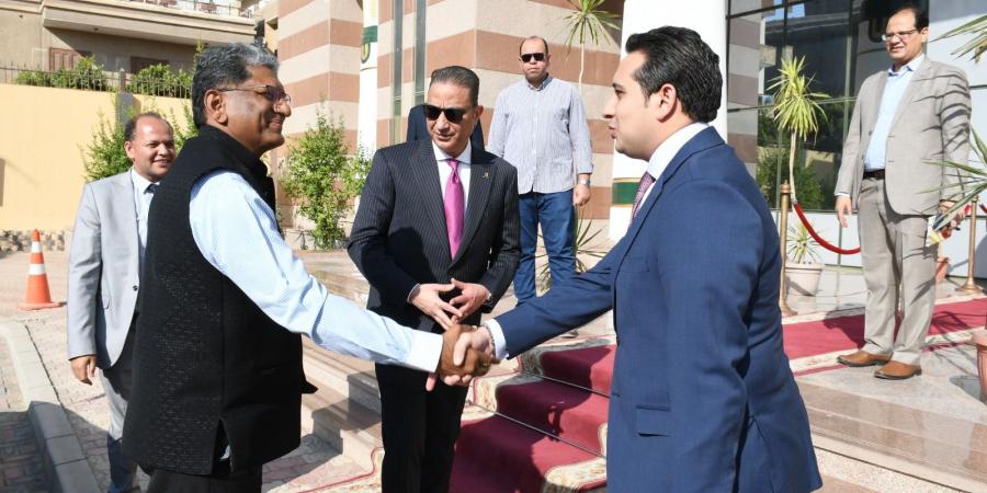 محافظ الفيوم يستقبل سفير دولة الهند بالقاهرة لبحث سبل التعاون المشترك - تواصل نيوز