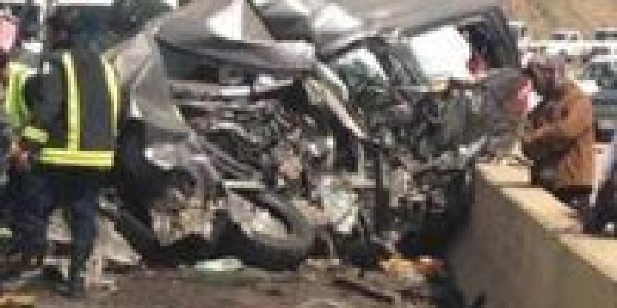 مصرع شخص وإصابة آخر في حادث ميكروباص بطريق مصر الإسماعيلية الصحراوي - تواصل نيوز