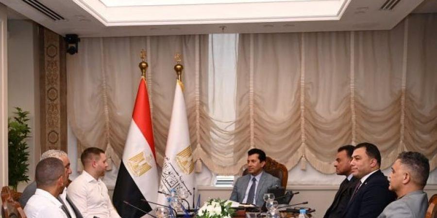 صبحى يبحث سُبل تسويق المعسكرات الرياضية بالمدينة الشبابية في شرم - تواصل نيوز