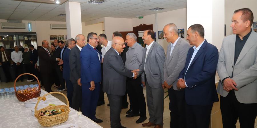 أسرة جامعة البترا تتبادل التهاني بعيد الأضحى وتأهل المنتخب - تواصل نيوز
