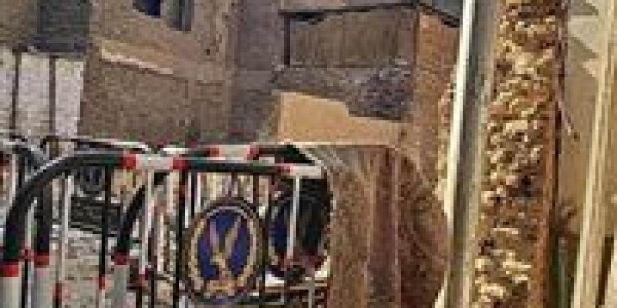 إخلاء 5 منازل في قنا بعد انهيارات بسبب حفرة آثار - تواصل نيوز
