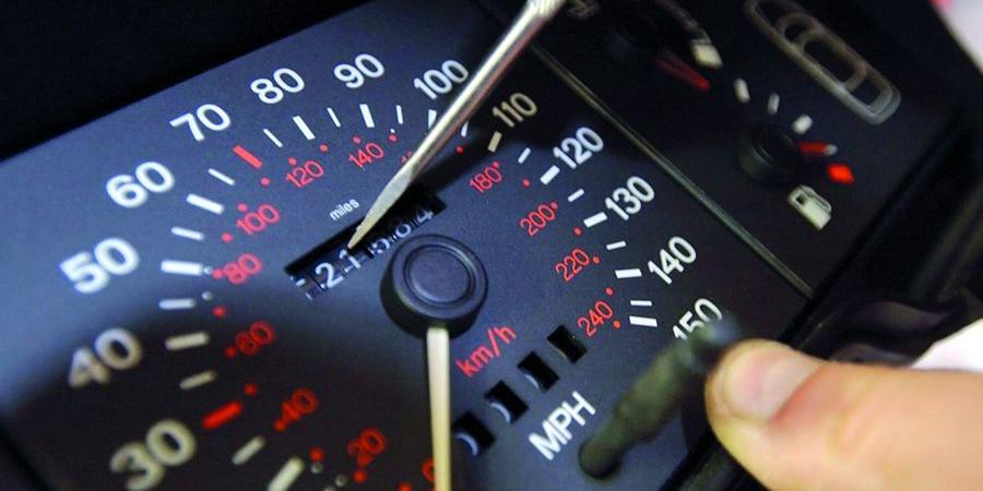 بائعو سيارات مستعملة يخدعون المشترين بإخفاء عيوب جوهرية وتلاعب في عداد المسافة - تواصل نيوز