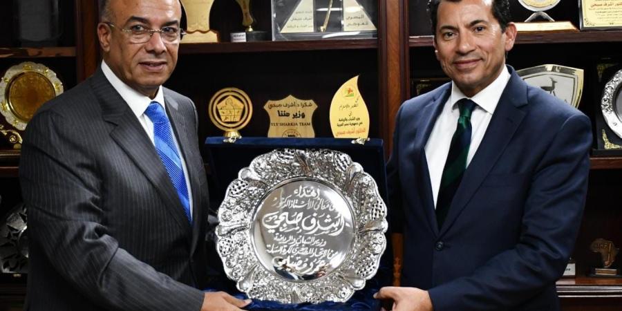 اتحاد السلة يوجه الشكر لوزير الشباب والرياضة على دعمه للمنتخبات   - تواصل نيوز