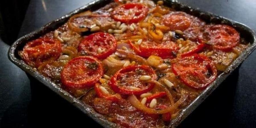 بخطوات بسيطة.. طريقة عمل المسقعة باللحمة المفرومة - تواصل نيوز