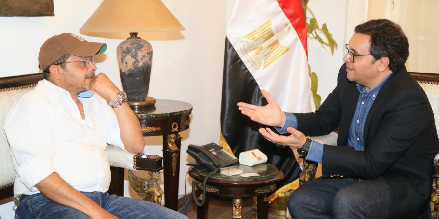 وزير الثقافة يلتقي النجم محمد هنيدي لبحث تقديم عروض مسرحية - تواصل نيوز
