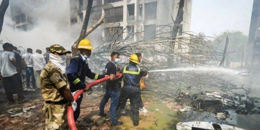 العثور على ناجيين من حادث تحطم طائرة ركاب في ولاية غوجارات الهندية - تواصل نيوز