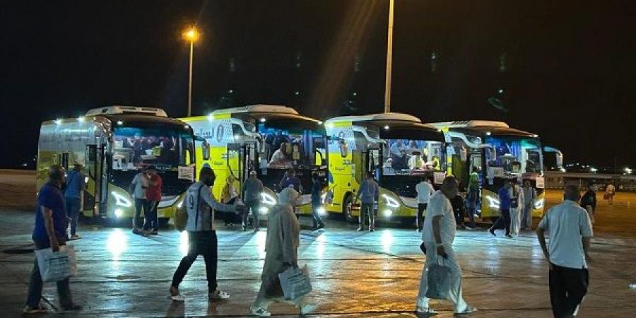 عودة أول أفواج الحجاج البري عبر ميناء نويبع بإجمالي 295 حاجًا  - تواصل نيوز