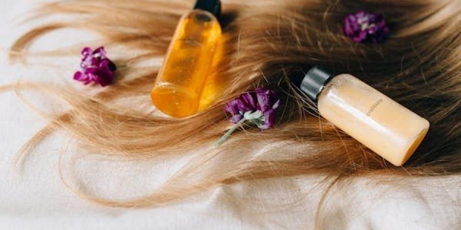 أفضل 10 زيوت طبيعية لتعزيز نمو الشعر وكثافته - تواصل نيوز