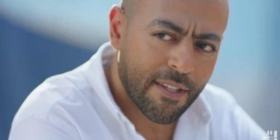 شاهد الان - بعد عملية الرباط الصليبي.. تامر عاشور بالعكاز في حفل مهرجان ليلة عمر | فيديو - تواصل نيوز