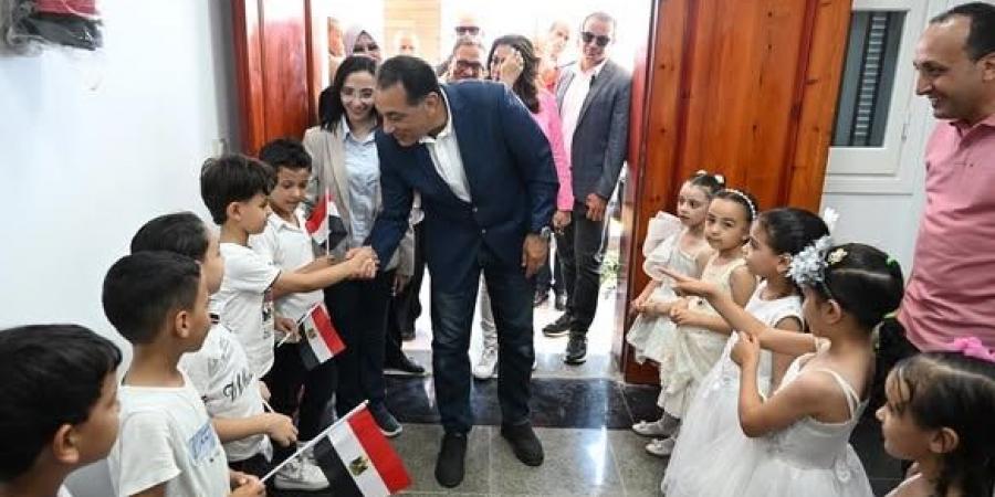 شاهد الان - رئيس الوزراء من داخل مدرسة بزاوية صقر.. دعم متكامل للأنشطة الصيفية وتنمية شاملة لقدرات الطلاب في "حياة كريمة - تواصل نيوز