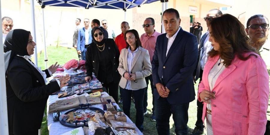 حصريا - رئيس الوزراء يتفقد مشروع "كتابك" الثقافى بقرية زاوية صقر بمحافظة البحيرة - تواصل نيوز