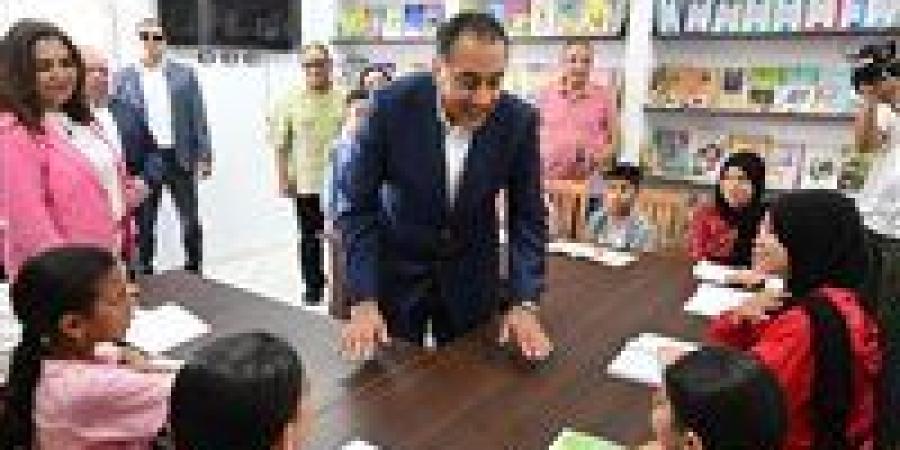 شاهد الان - رئيس الوزراء يتفقد مشروع "كتابك" الثقافي بقرية زاوية صقر - تواصل نيوز