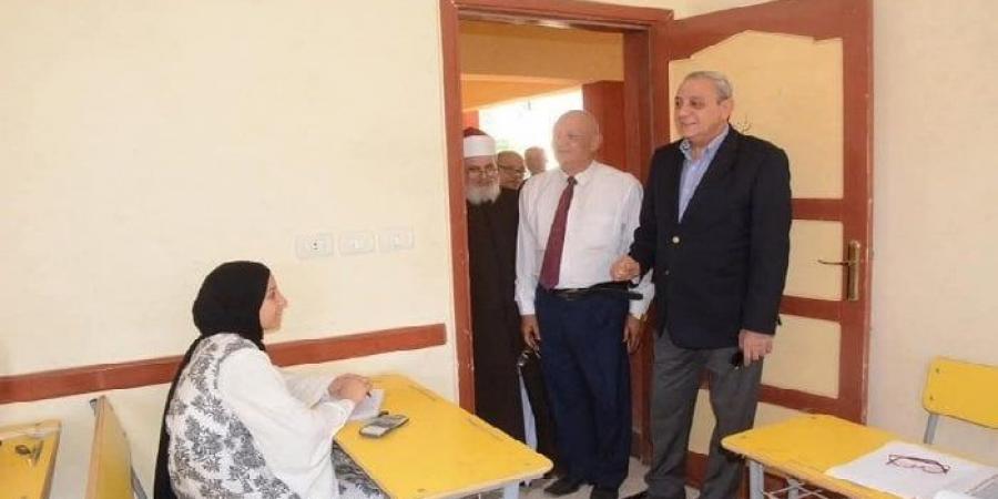 شاهد الان - 11 ألف طالب وطالبة: محافظ الغربية يتفقد لجان الثانوية الأزهرية ويشيد بالتنظيم والتنسيق - تواصل نيوز
