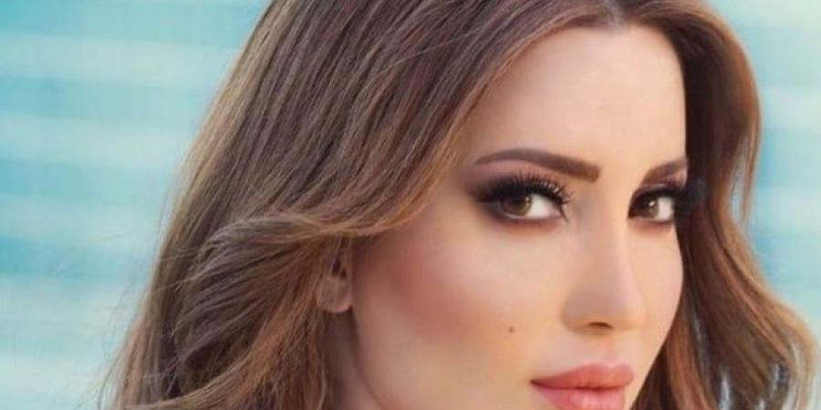 حصري فقط على تواصل نيوز - سيشن صيفي، نسرين طافش تتألق بالشعر الملموم في الساحل - تواصل نيوز