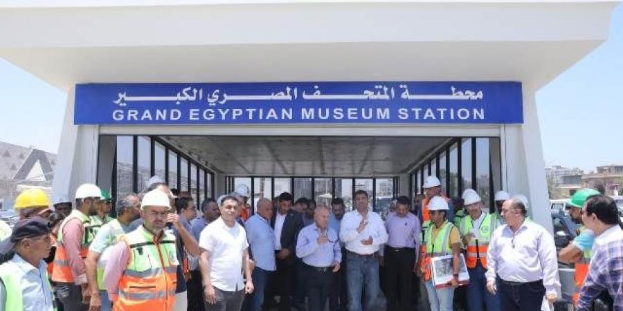 تواصل نيوز - "الوزير" يتابع استعدادات وجاهزية الطريق الدائرى والاتوبيس الترددى - تواصل نيوز