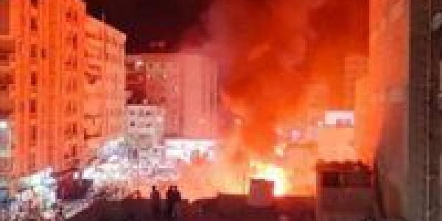 شاهد الان - اندلاع حريق في 3 منازل بقنا - تواصل نيوز