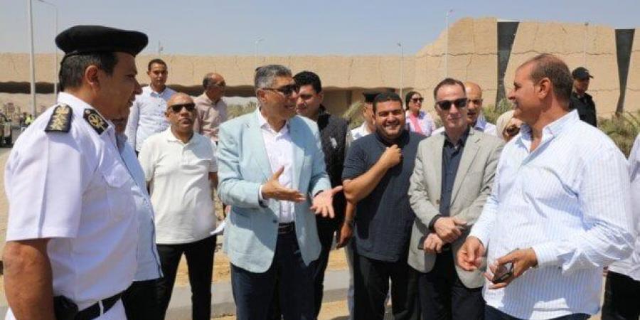 شاهد الان - «الجيزة تتأهب للافتتاح العالمي».. محافظ الجيزة يتابع اللمسات النهائية لطرق المتحف المصري الكبير - تواصل نيوز