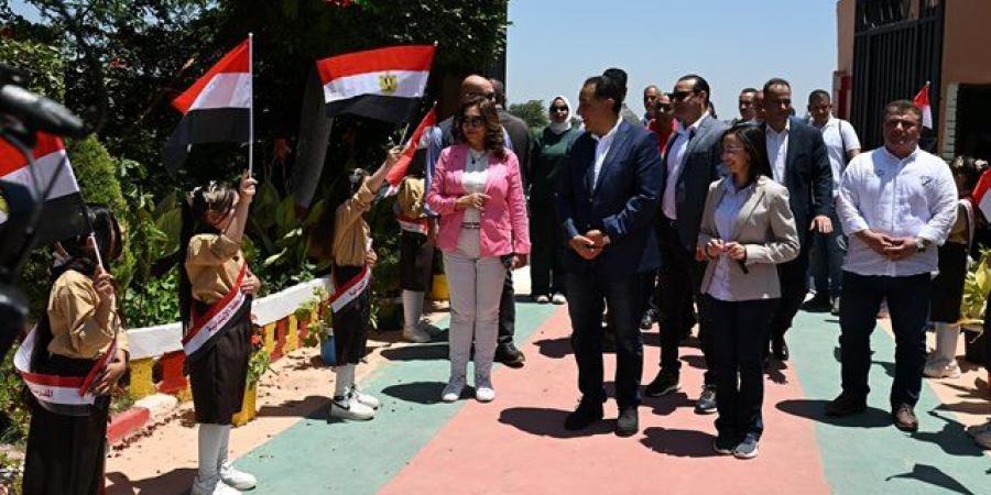 عاجل وحصرى - خلال زيارته للبحيرة رئيس الوزراء يتفقد مدرسة الابتدائية بزاوية صق - تواصل نيوز