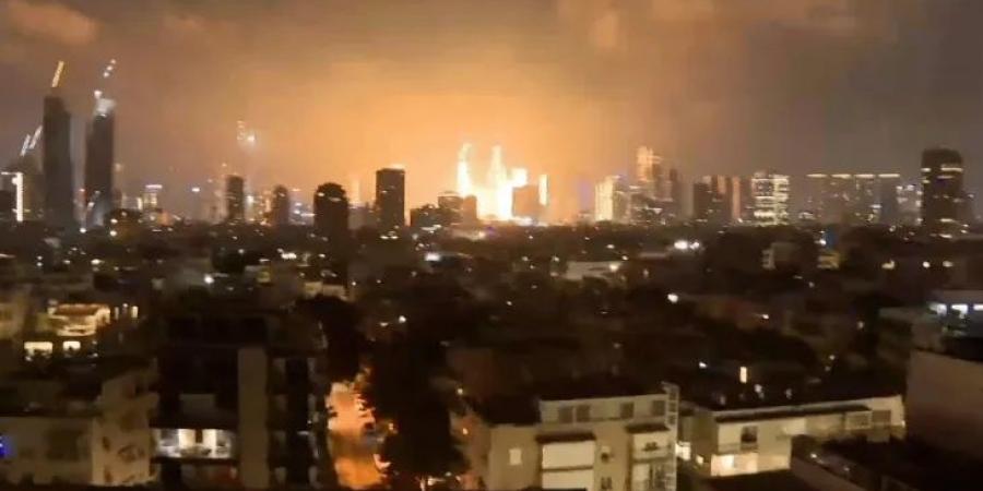 تواصل نيوز - المواجهة بين إسرائيل وإيران.. طهران تطلق دفعة سادسة من الصواريخ وتقديرات باستمرار النزاع أسبوعا - #عاجل - تواصل نيوز