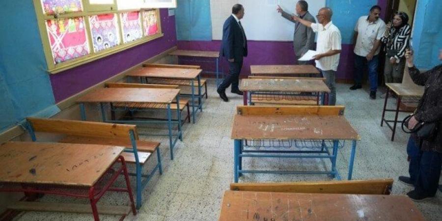 شاهد الان - محافظ أسيوط يتابع جاهزية المدارس والكنترول لامتحانات الثانوية العامة 2025 - تواصل نيوز