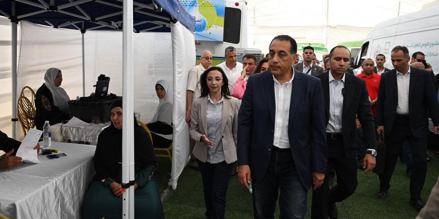 عاجل وحصرى - رئيس الوزراء يتفقد قافلة خدمية بقرية زاوية صقر بالبحيرة - تواصل نيوز