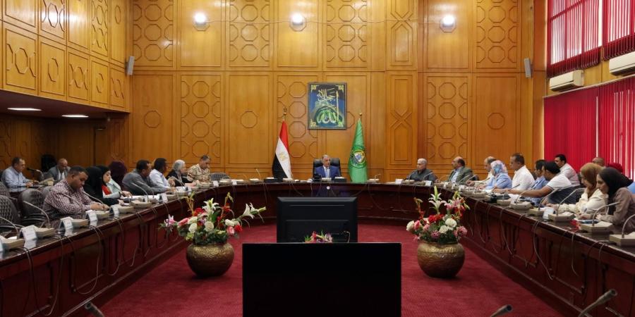عاجل وحصرى - محافظ الإسماعيلية يناقش مشكلات مياه الشرب     - تواصل نيوز