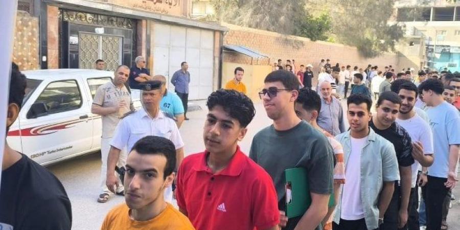 شاهد الان - 40 ألف طالب وطالبة يؤدون أول أيام امتحانات الثانوية العامة في 117 لجنة بالبحيرة - تواصل نيوز