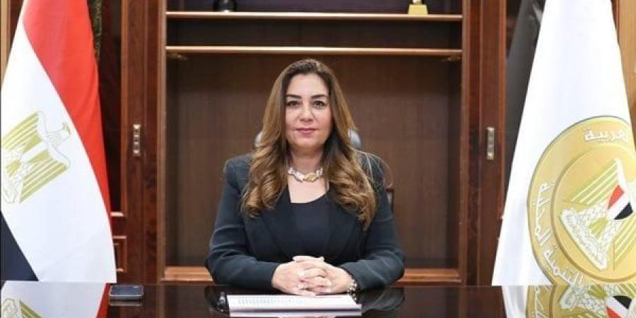 شاهد الان - وزيرة التنمية المحلية تتفقد أعمال تنفيذ المرحلة الأولى من تطوير سوق العتبة بالقاهرة - تواصل نيوز