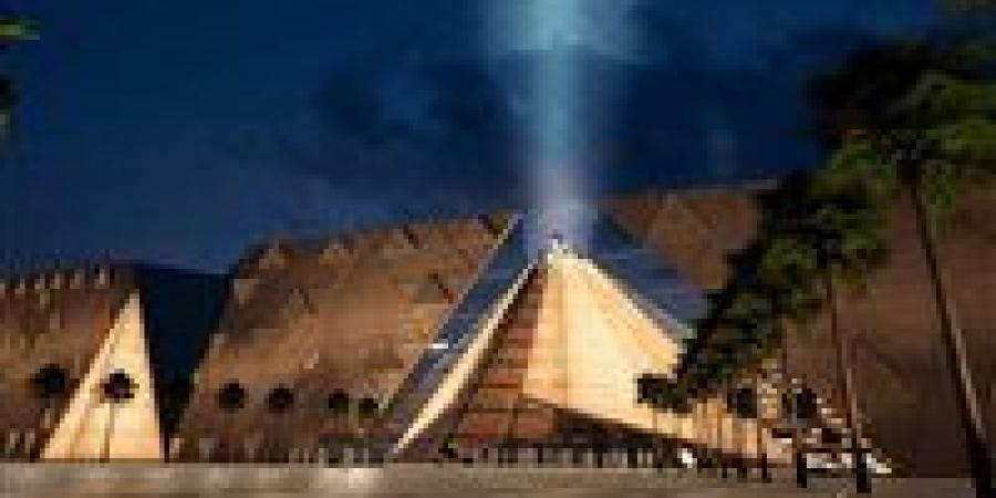 شاهد الان - ما سبب تأجيل الافتتاح الرسمي للمتحف المصري الكبير؟ - تواصل نيوز