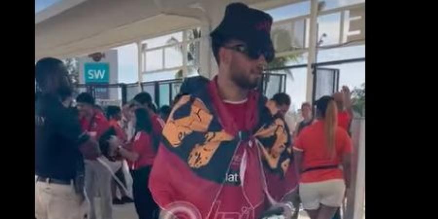 شاهد الان - حضور جماهيري كبير للأهلي في أمريكا.. والمراوح وسيلة التغلب على حرارة الجو (فيديو) - تواصل نيوز