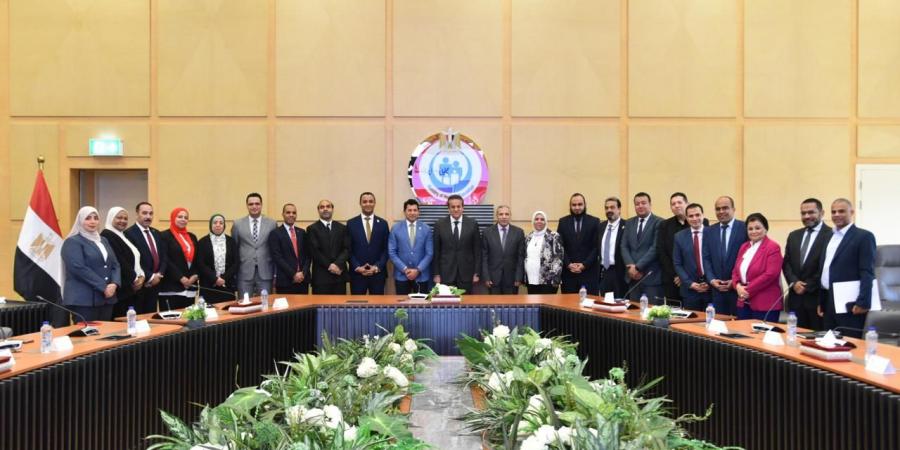 عاجل وحصرى -  وزيرا الصحة والشباب يعقدان لقاءً موسعًا مع لجنة السكان بنموذج محاكاة مجلس الشيوخ  - تواصل نيوز