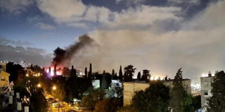 حصري فقط على تواصل نيوز - إعلام إسرائيلي: سقوط صواريخ إيرانية في أنحاء عدة من البلاد وإصابات مباشرة لعدّة مبانٍ - تواصل نيوز