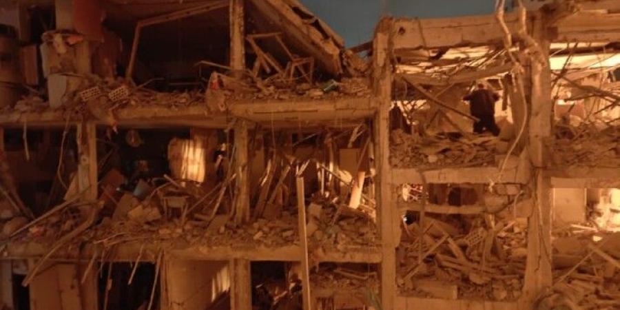 حصري فقط على تواصل نيوز - القناة 12 الإسرائيلية: ارتفاع عدد القتلى إثر سقوط صاروخ إيراني على برج سكني في بات يام إلى 7 - تواصل نيوز