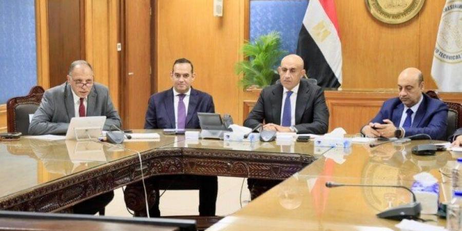 شاهد الان - وزير التعليم يوجه ببذل كافة الجهود لضبط وانتظام سير الامتحانات - تواصل نيوز
