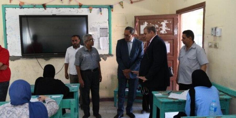 شاهد الان - محافظ قنا يتفقد لجان امتحانات الثانوية العامة ويطمئن على انتظامها - تواصل نيوز