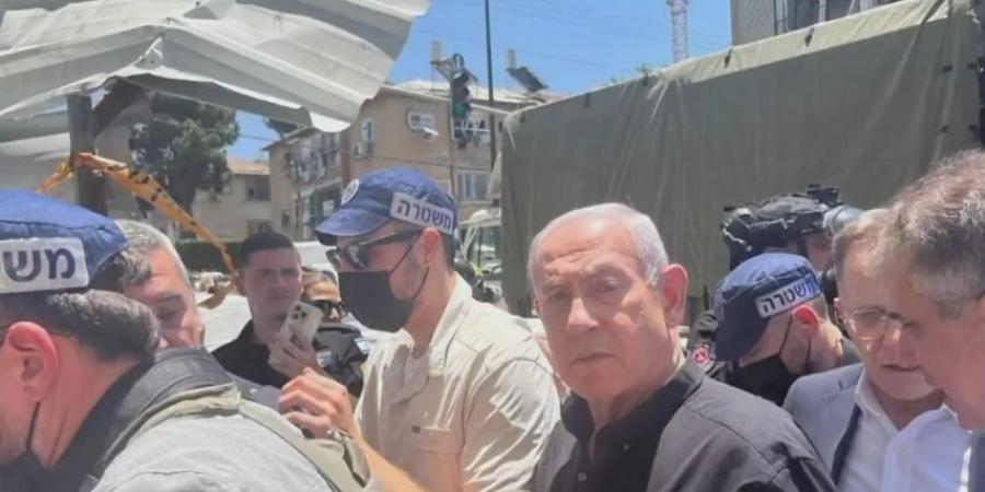 شاهد الان - «مصدومين من حجم الكارثة».. نتنياهو ووزراء يتفقدون موقع سقوط الصواريخ الإيرانية في تل أبيب - تواصل نيوز