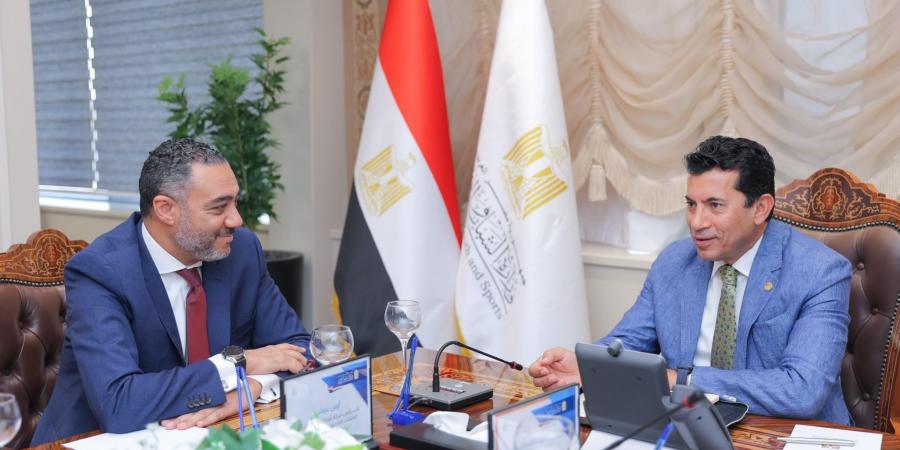 شاهد الان - لإنشاء محطات تقوية شبكات المحمول بـ35 موقعًا بمراكز الشباب والأندية.. وزير الشباب والرياضة يشهد توقيع بروتوكول تعاون مع ڤودافون مصر - تواصل نيوز
