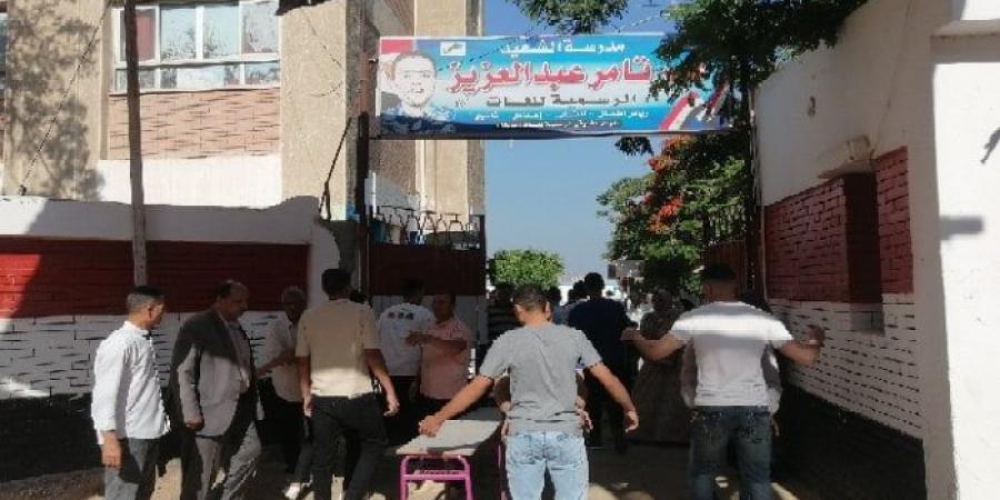 شاهد الان - 62 ألف طالب يؤدون امتحانات مادتي التربية الدينية والوطنية في 155 لجنة بالشرقية - تواصل نيوز