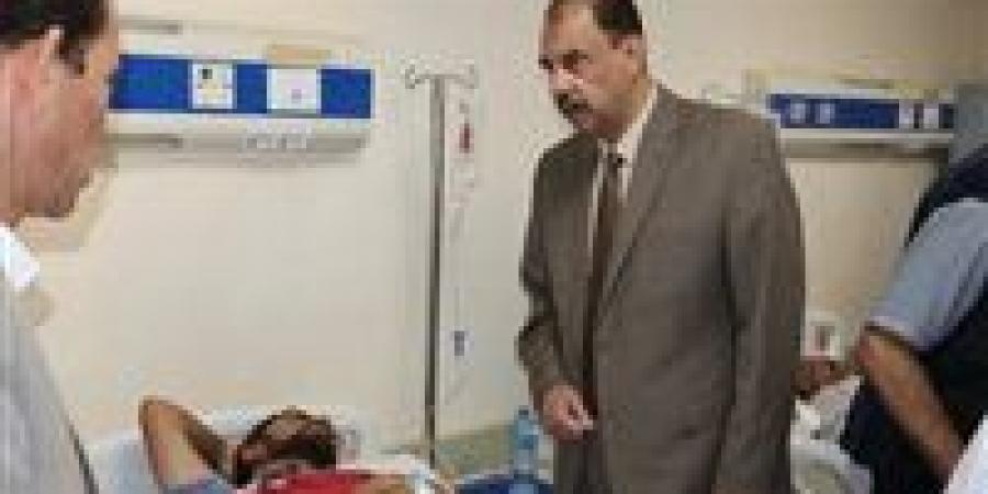 شاهد الان - محافظ سوهاج يطمئن على ملاحظي امتحانات الثانوية العامة ضحايا حادث ميكروباص - تواصل نيوز